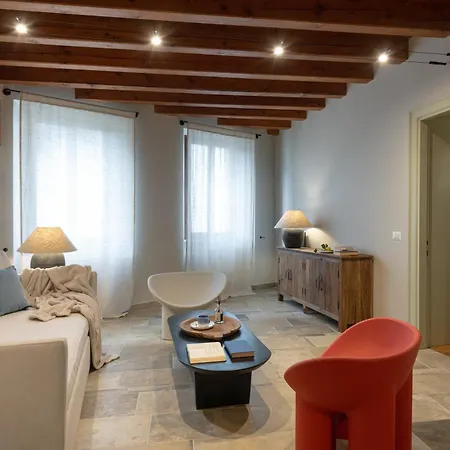 Apartmán Cosy Renovated Flat In The Center Padenghe sul Garda