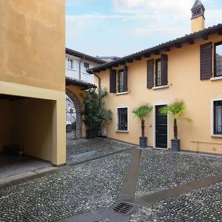 Cosy Renovated Flat In The Center Apartmán Padenghe sul Garda
