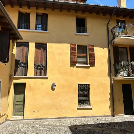 Apartmán Cosy Renovated Flat In The Center Padenghe sul Garda